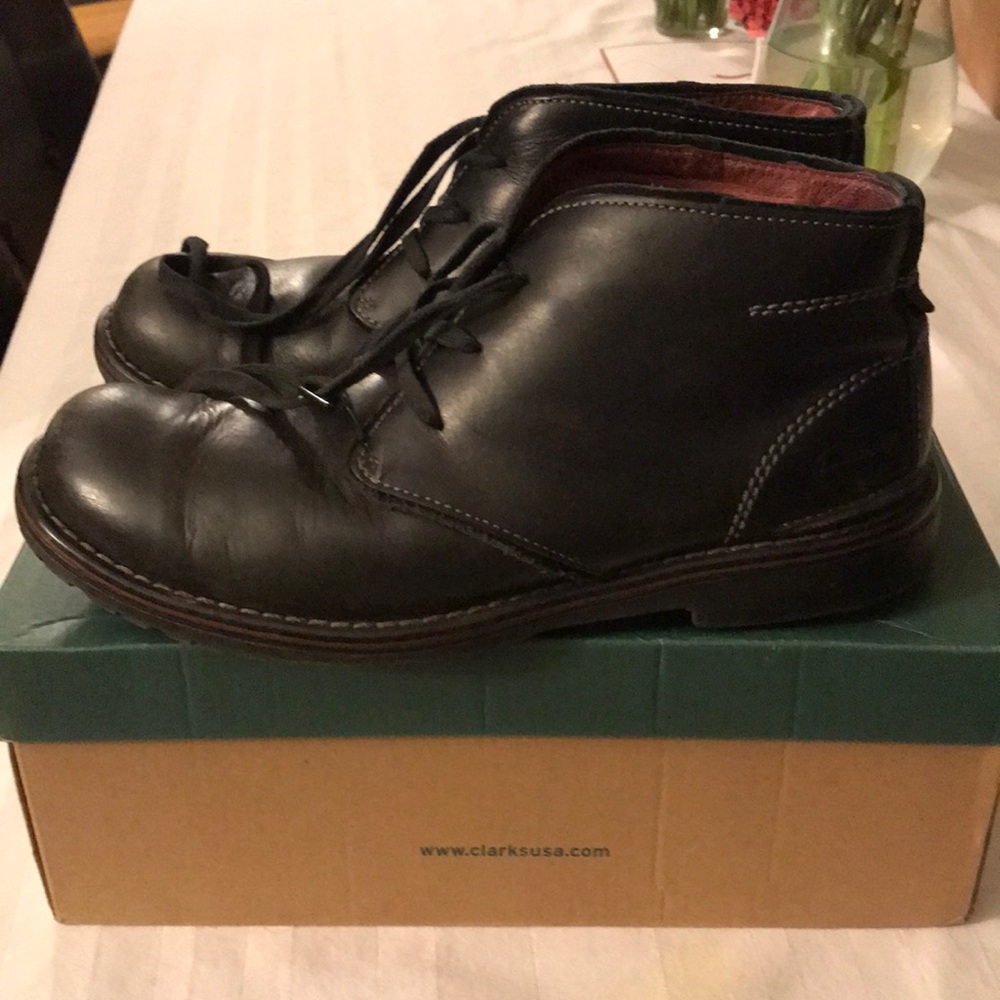Men’s Clark’s size 9 shoe black color used